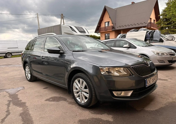 Skoda Octavia cena 45000 przebieg: 203000, rok produkcji 2016 z Zwoleń małe 352